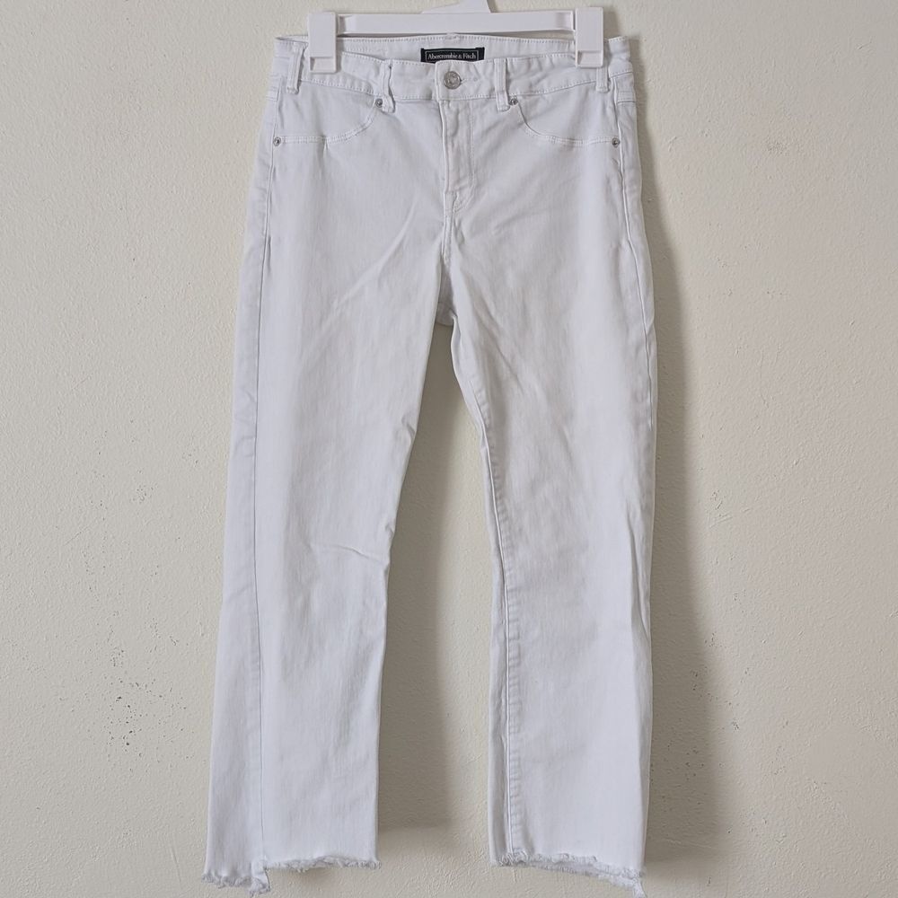 Abercrombie & Fitch White Stretch Jeans, Cropped Frayed Hem, Size 28